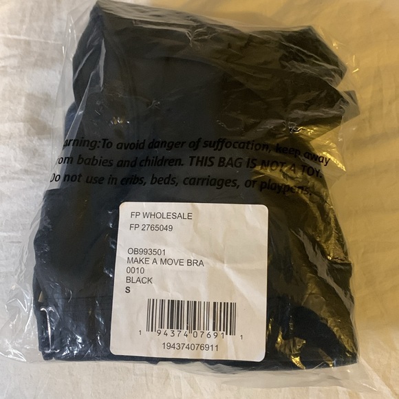NWT free people movement make a move bra black size small retails $78